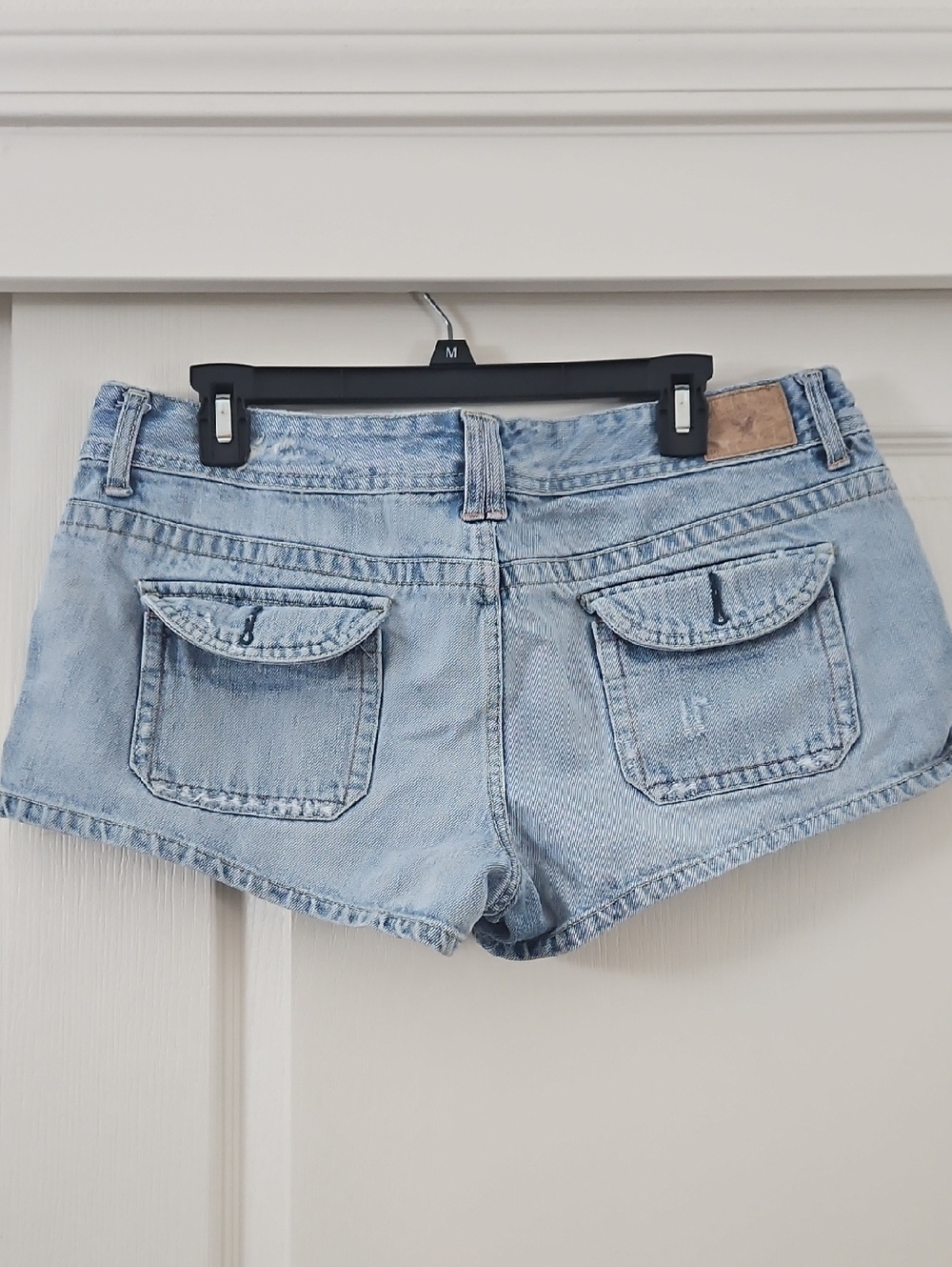 American Eagle | Y2K light denim shorts distressed flap-closure back pockets. 12 - Picture 4 of 13